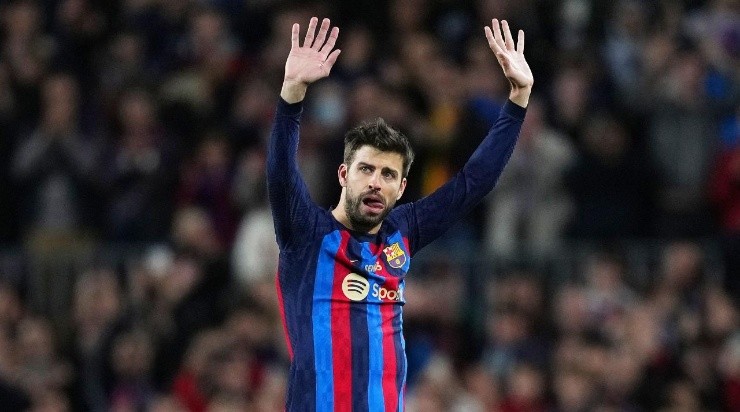 Gerard Pique of FC Barcelona waves to fans as they walk off to be substituted during the LaLiga Santander match between FC Barcelona and UD Almeria at Spotify Camp Nou on November 05, 2022 in Barcelona, Spain. (Photo by Alex Caparros/Getty Images)