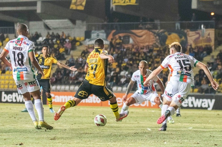 Carmona jugó gran parte del encuentro | Foto: Agencia Uno 