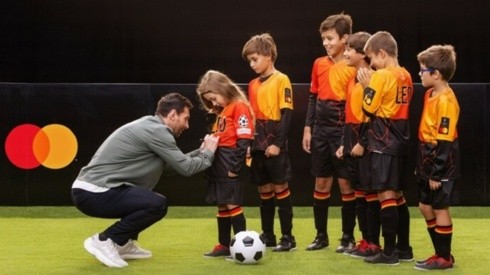 VIDEO | "El equipo de los Leos": Messi quiso sorprender a un grupo de niños y terminó emocionado