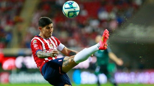 El golazo de Víctor Guzmán al América con la camiseta de Chivas en un Clásico Nacional