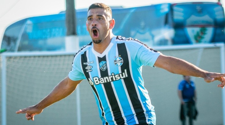 Rhodolfo agradece à torcida e diz querer se aposentar no Grêmio