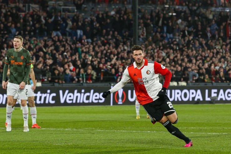 Santi Giménez lleva cinco goles en la UEFA Europa League (Imago)