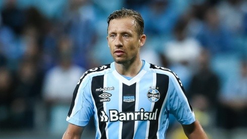 Pedro H. Tesch/AGIF - Lucas Leiva é cria da base do Grêmio