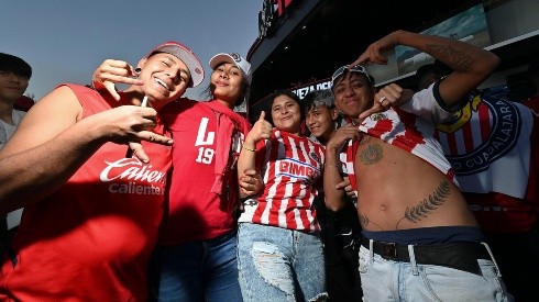 La afición de las Chivas reaccionó a la dura derrota en casa con el eterno rival