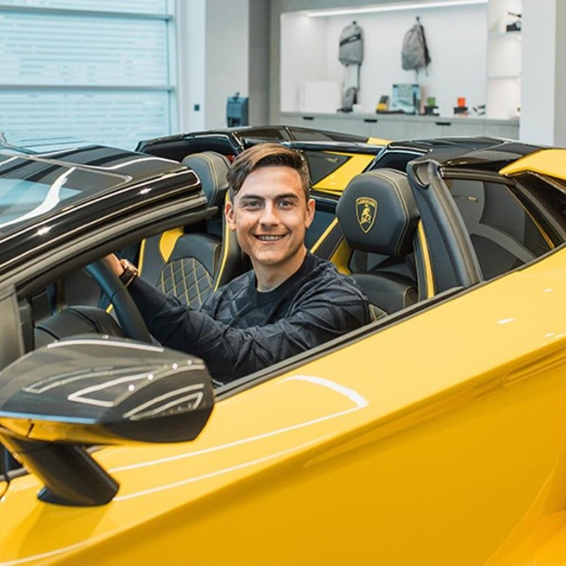 La JOYA de la Joya: así es el Lamborghini descapotable personalizado de Paulo Dybala