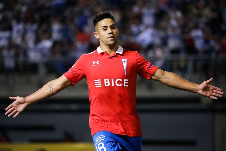 Alexander Aravena anotó en el empate de la UC | Foto: Agencia Uno 