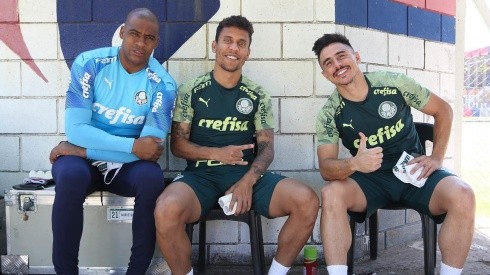 Foto: Cesar Greco - Willian (à direita) está vindo a Curitiba para assinar com o Athletico