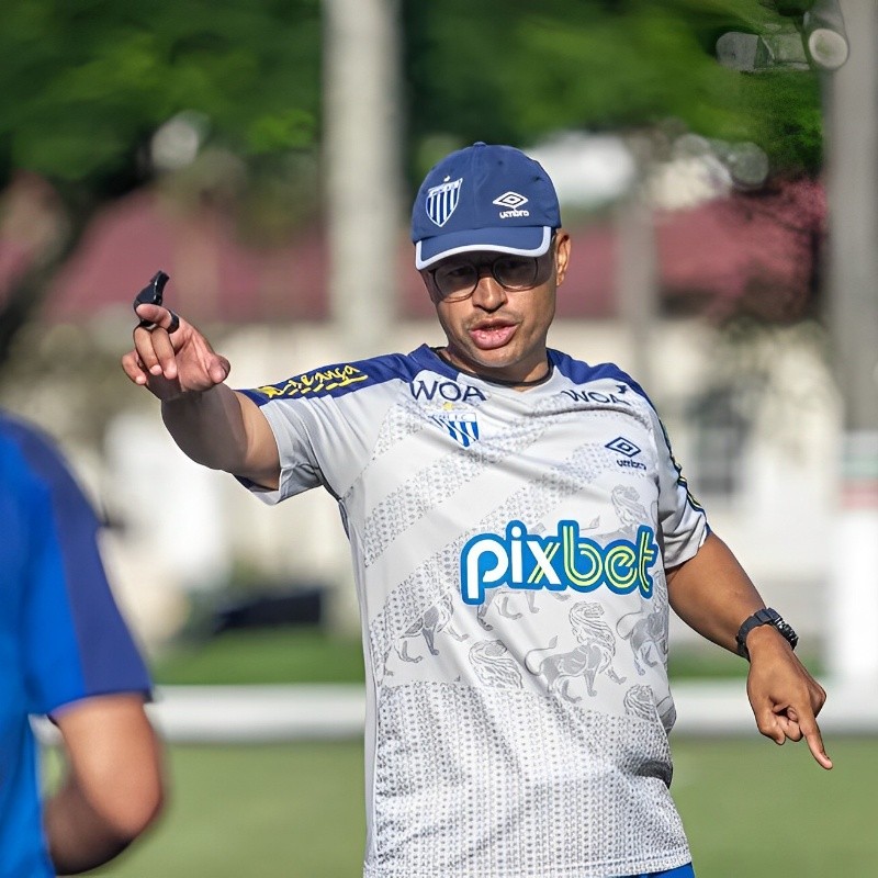 Alex quer fazer a limpa e pede 4 jogadores do São Paulo