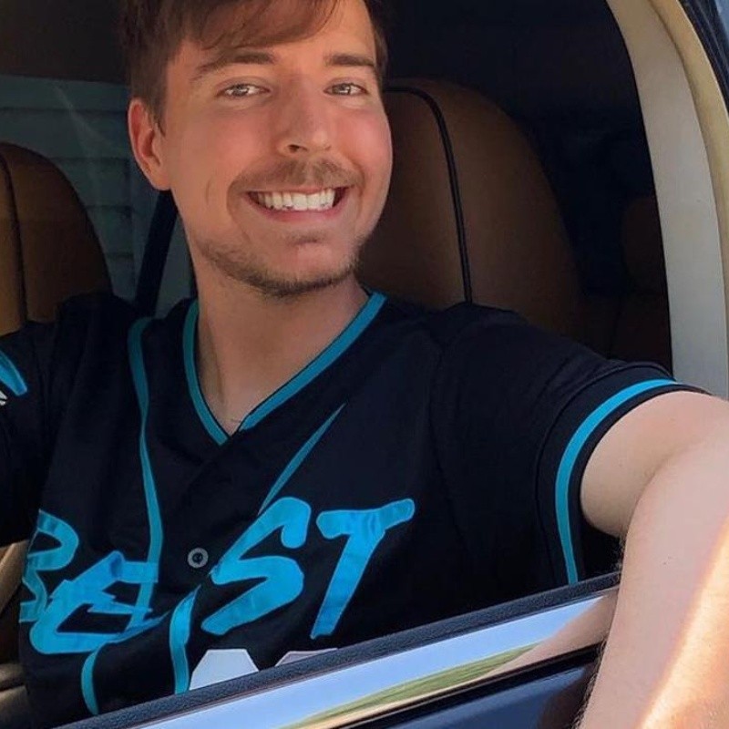 Este no lo regala: así es el LUJOSO Tesla de MrBeast