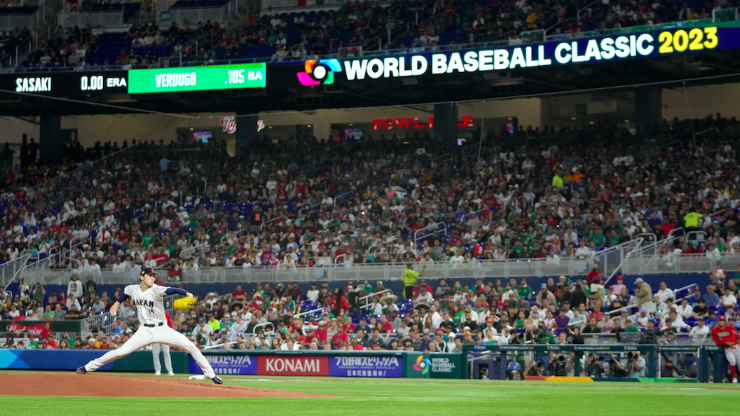 El lanzador japonés Roki Sasaki en el Clásico Mundial de Béisbol.