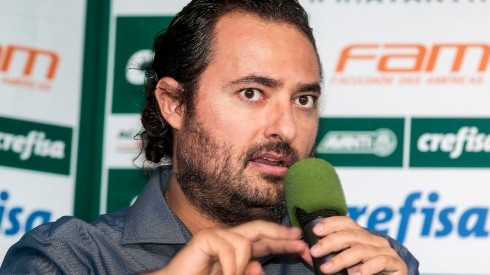 Foto: Ale Cabral/AGIF - Alexandre Mattos era diretor de futebol do Palmeiras quando trouxe Régis, alvo de longa data no Santos