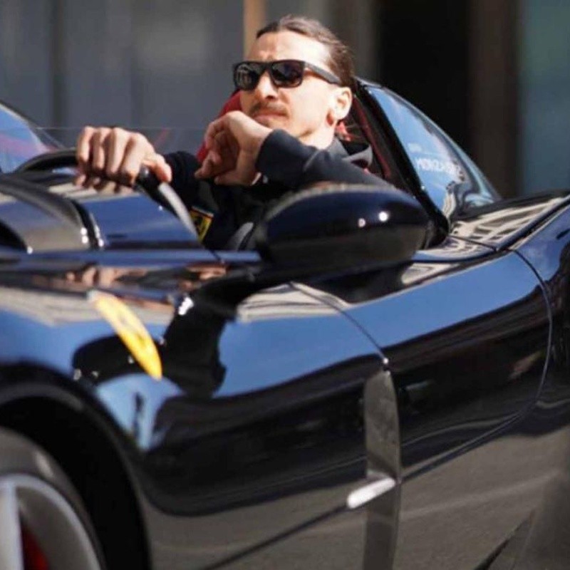 La debilidad de Zlatan: así es la extravagante colección de Ferrari que posee Ibrahimovic