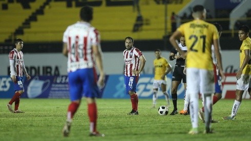 Los rojiblancos se mantuvieron en la cima de la clasificación tras el empate en Mérida