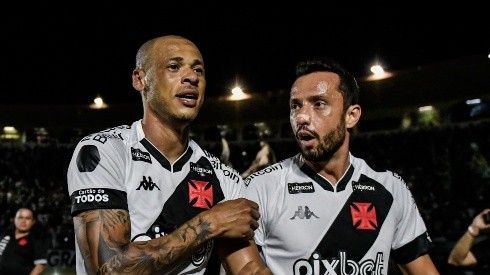 Foto: Thiago Ribeiro/AGIF - Anderson Conceição (à esquerda) foi muito importante no acesso do Vasco, em 2022