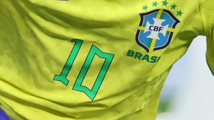 La 10 de Brasil cambia de dueño, por lo menos, por un partido.