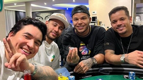 Tierry joga poker com Neymar e os "parças" (Foto: Reprodução instagram oficial Tierry @tierry)