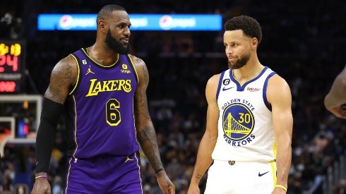 LeBron James y Stephen Curry son dos estrellas de la NBA.
