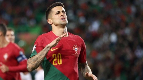 Joao Cancelo en festejo de gol.