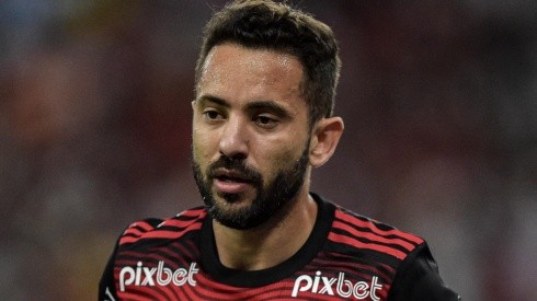 Thiago Ribeiro/AGIF - Éverton Ribeiro no Flamengo.