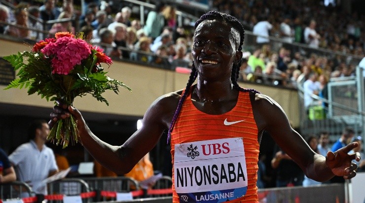 Francine Niyonsaba, subcampeona olímpica de 800 metros, detrás de Semenya en Río 2016 (Getty)