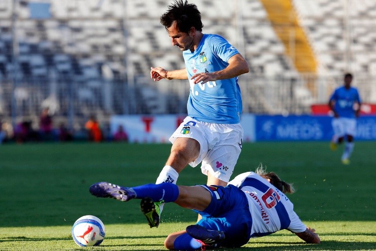 Jonathan Botinelli tuvo un ingrato paso por la UC | Foto: Agencia Uno 