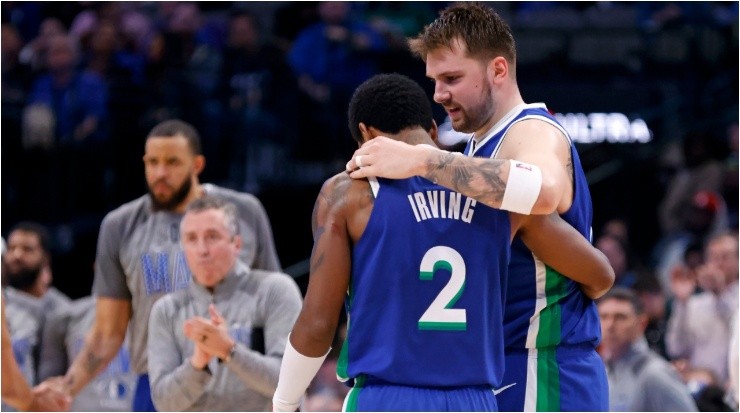 Luka Doncic y Kyrie Irving (Foto: Ron Jenkins | Getty Images)
