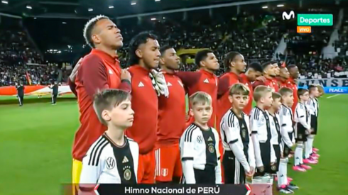 Perú entonó el himno nacional con mucha emoción.
