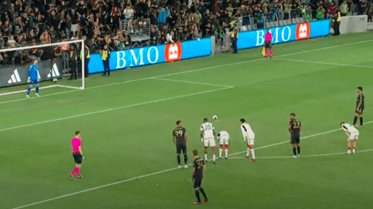 Carlos Vela no pudo marcar su segundo gol de la temporada