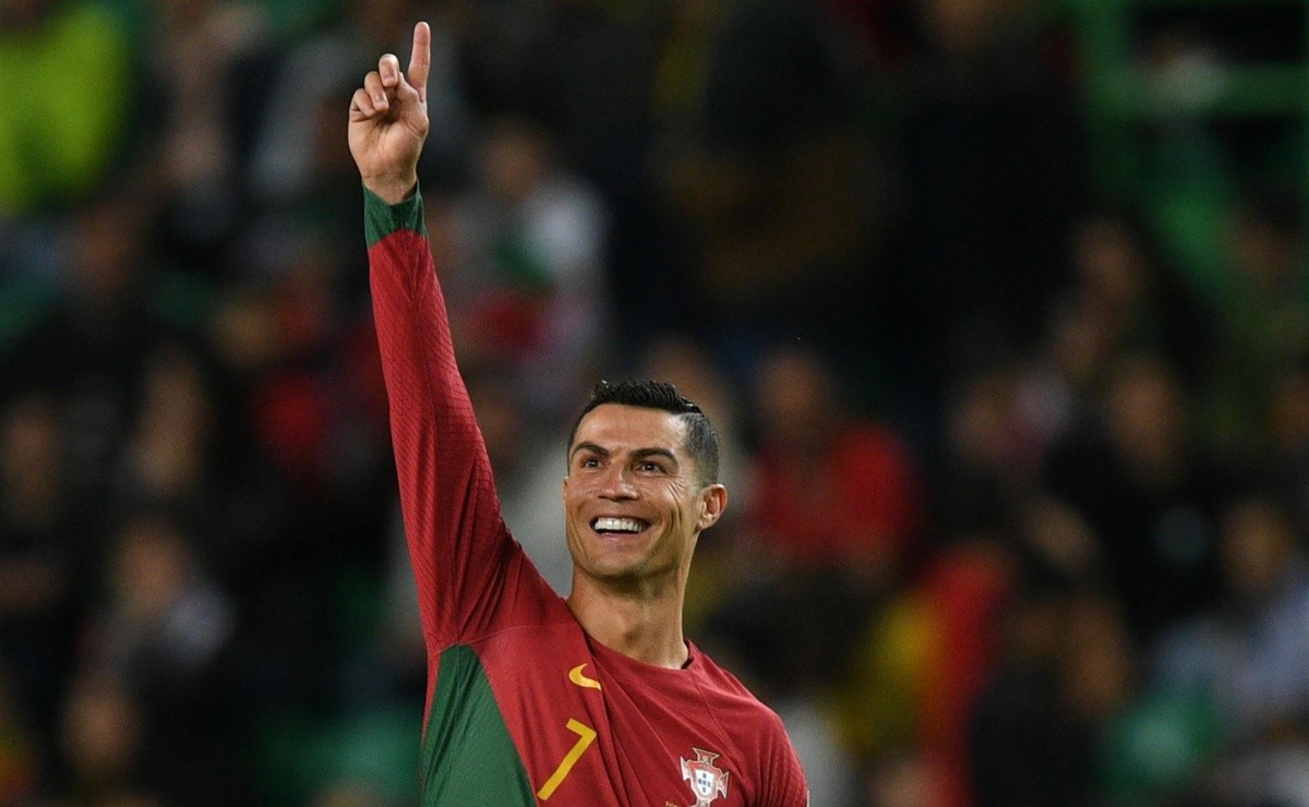 Cristiano Ronaldo vuelve a lo más alto y comanda el pisoteo de Portugal en las eliminatorias de la EURO