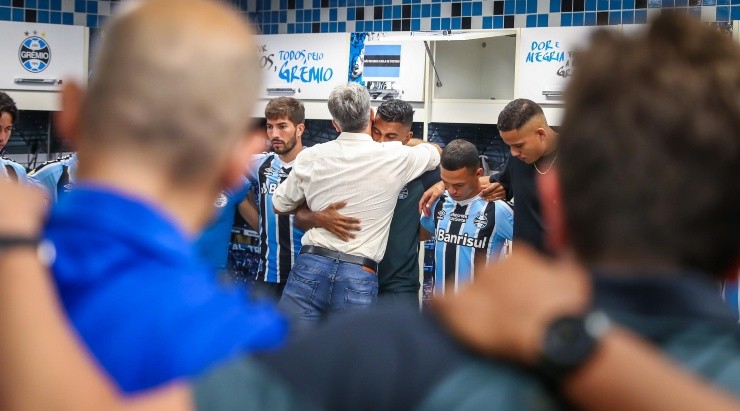 Foto: Lucas Uebel/Grêmio/Divulgação - Thiago Santos: volante recebeu apoio de Renato e da direção nos bastidores