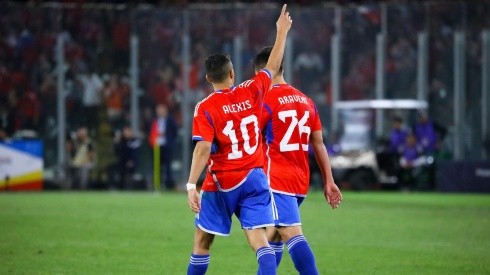 Aravena cumple el sueño de jugar junto a Alexis Sánchez