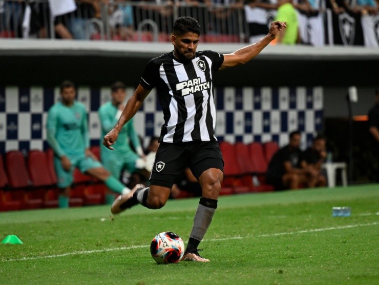 Mateus Bonomi/AGIF - Daniel Borges atuando pelo Botafogo