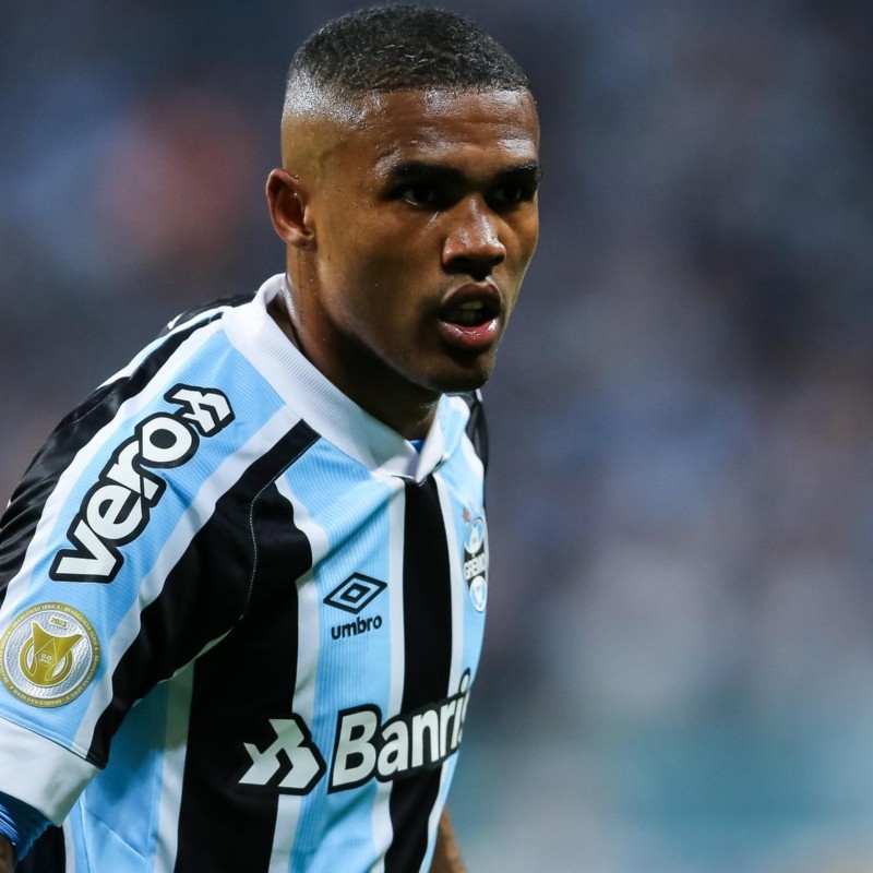 Jornalista fala verdade sobre retorno de Douglas Costa ao Grêmio