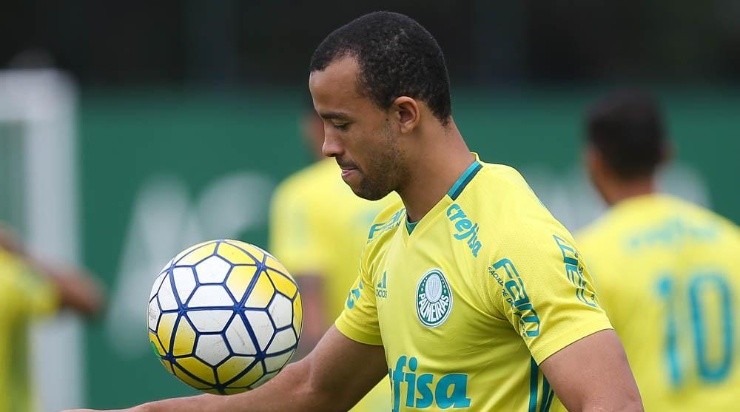 Roger Carvalho irá encarar o Palmeiras na Copa do Brasil. Foto: César Greco