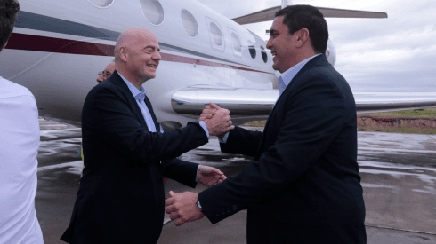 Gianni Infantino llegando a Asunción para reunirse con CONMEBOL