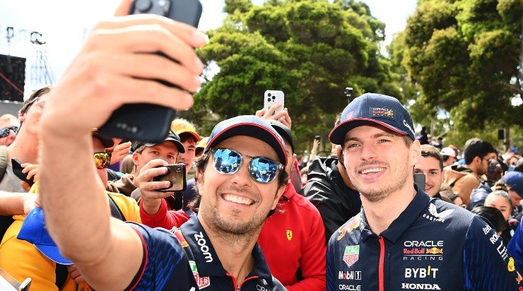 Selfie de Checo y Max en la previa del GP de Australia. (Getty Images)