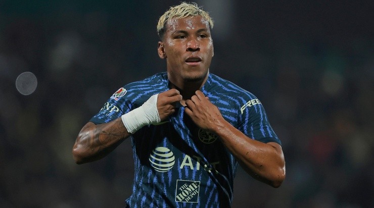 TORREON, MEXICO - FEBRUARY 04: Roger Beyker Martinez of America celebrates after scoring the team´s second goal during the 5th round match between Santos Laguna and America as part of the Torneo Clausura 2023 Liga MX at Corona Stadium on February 4, 2023 in Torreon, Mexico. (Photo by Manuel Guadarrama/Getty Images)-Not Released (NR)