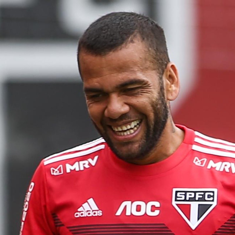 Jornalista critica negócio do Palmeiras e torcida revive Daniel Alves