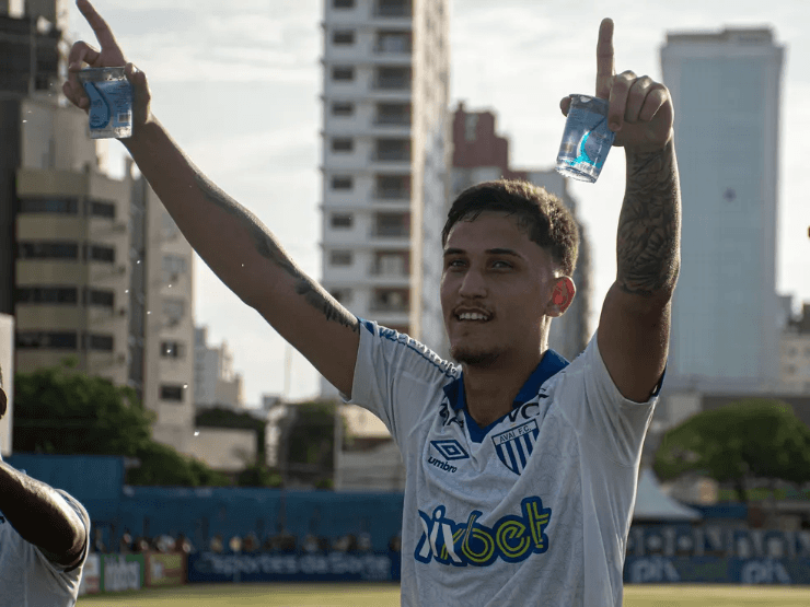 Felipe Silva é formado nas categorias de base do Avaí — Foto: Leandro Boeira/Avaí FC