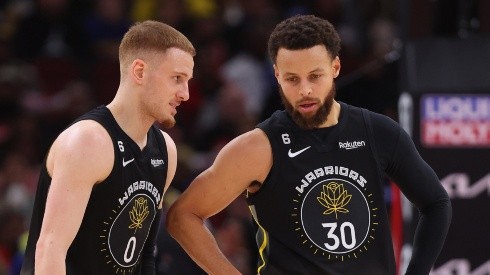 Donte DiVincenzo y Stephen Curry