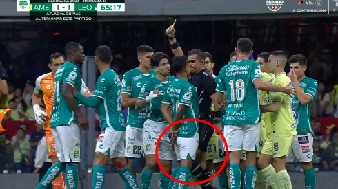 VIDEO VIRAL | Repudiable: un árbitro mexicano agredió físicamente a un futbolista argentino en pleno partido