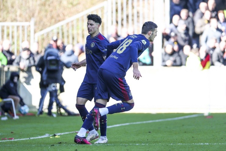 Sánchez dejó el campo cuando Ajax arriesgó en busca de la victoria (Imago)