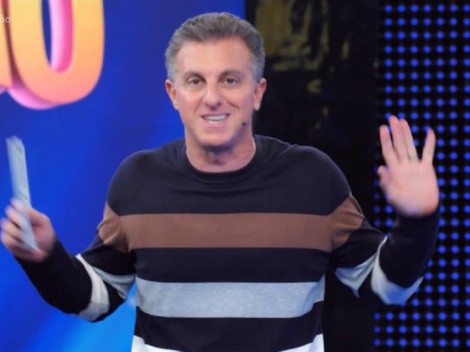Luciano Huck surpreende público ao citar dois concorrentes da Globo ao vivo no Domingão