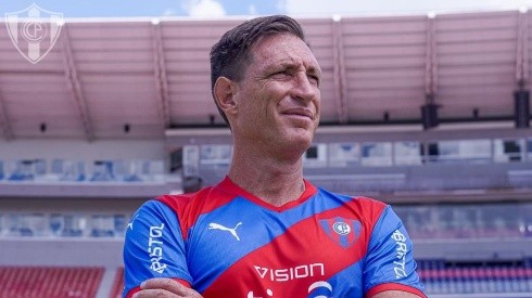 "Andate a Boca colorado": el insulto que recibió Sava tras ser goleado en Cerro Porteño