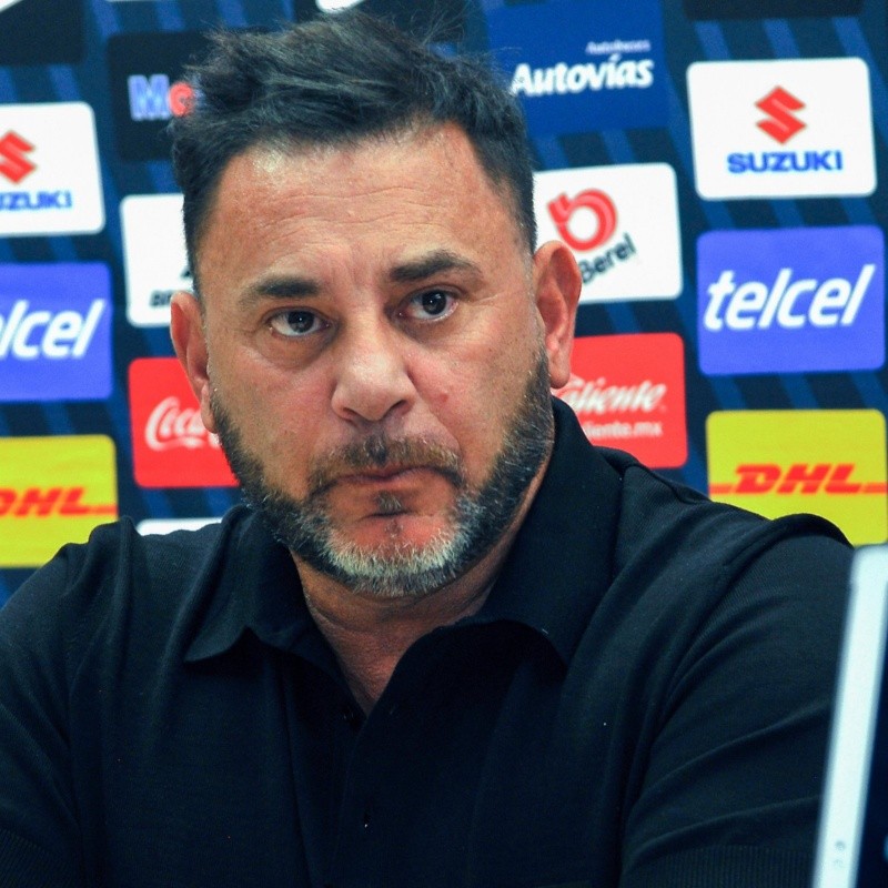 ¿Cuándo comienza a trabajar Antonio Mohamed en Pumas?