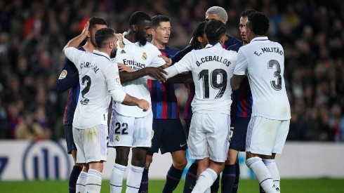 Barcelona y Real Madrid se enfrentan en una nueva edición de "El Clásico".