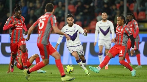 Nico González en acción con Fiorentina ante Cremonese.