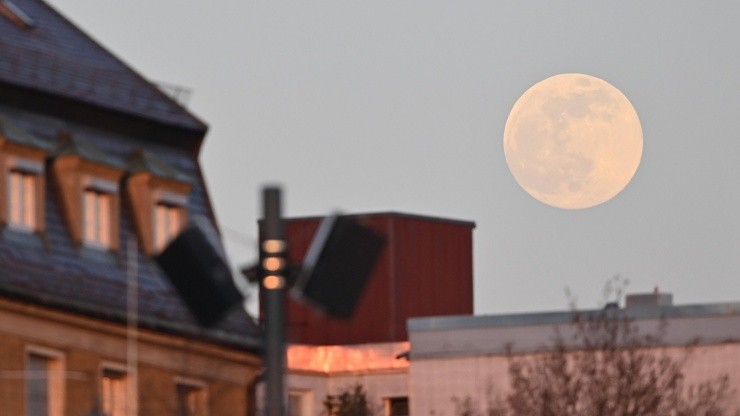 Este 6 de abril se podrá apreciar la Luna Rosa.