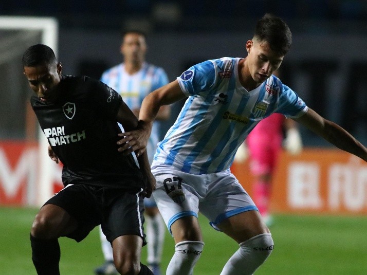¡Terminó jugando con 10! Magallanes iguala en el debut ante Botafogo