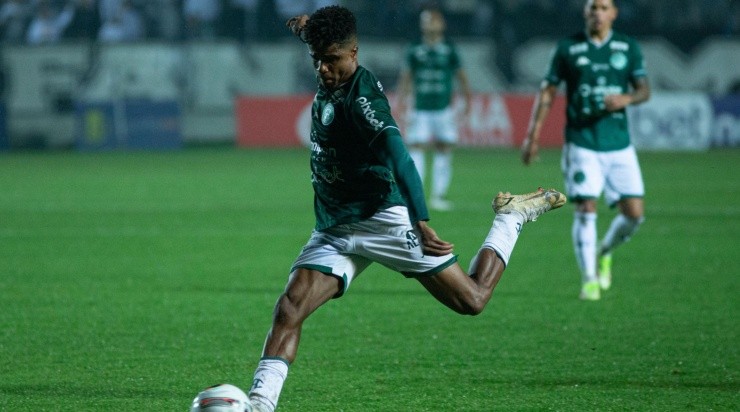 Foto: Joao Vitor Rezende Borba/AGIF - O lateral chamou atenção com a camisa do Coritiba